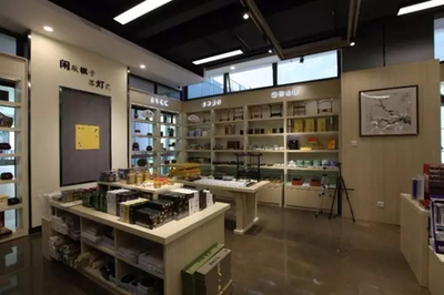 外研書店總經(jīng)理付帥榮獲2016全國(guó)書業(yè)非書品經(jīng)營(yíng)年度優(yōu)秀經(jīng)理人稱號(hào) 文化創(chuàng)意用品經(jīng)營(yíng)典范